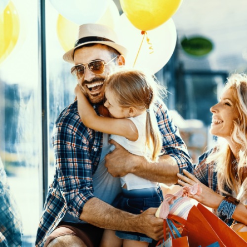 Vibrant community life with a variety of dining options